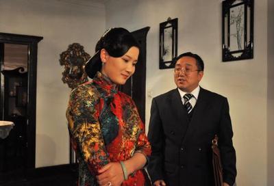 55歲句號(hào)全家近照曝光,娶小11歲丫蛋為妻曾遭反對(duì),如今老來得女